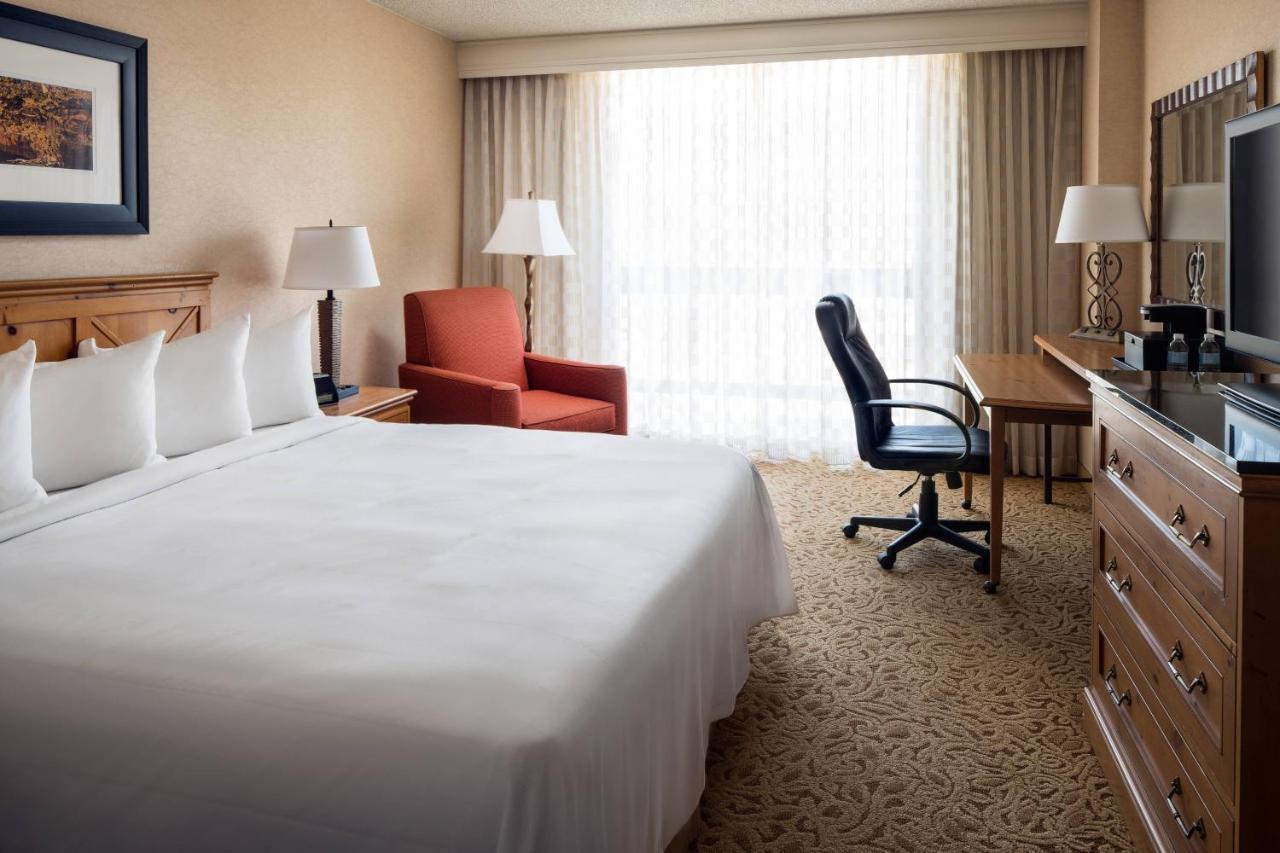 Denver Marriott West Hotel 3*